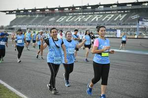 BIB: 70254, 70216
                            <button type="button" onclick="openModal(10711600)" class="btn btn-primary btn-sm float-right btn-popup" data-toggle="modal" data-target=".modal-high-quality">
                        <i class="fas fa-shopping-cart"></i> Add to Cart
                    </button>
                                            <button type="button" onclick="isThisMe(10711600, true)" class="btn btn-success btn-sm float-right btn-popup btn-isme hidden" data-toggle="tooltip" data-placement="bottom" title="นี่คือรูปของคุณใช่ไหม คลิกที่นี่เพื่อเอาเข้าอัลบั้ม">
                        <i class="fas fa-plus"></i> Add to album
                    </button>
                    <button type="button" onclick="isThisMe(10711600, false)" class="btn btn-warning btn-sm float-right btn-popup btn-isnotme hidden">
                        <i class="fas fa-ban"></i> Remove from album
                    </button>